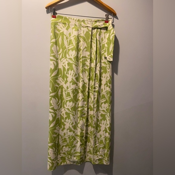 Finity Dresses & Skirts - 𝅺100 Percent Silk  Green Hawaiian Skirt Size 8